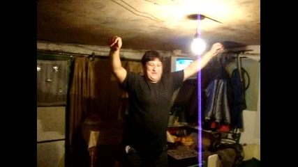 Гришо танцува