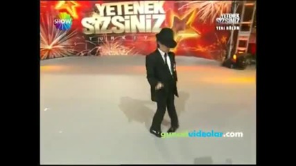 Yetenek Sizsiniz Turkiye - Kaan Baybag The Next Turkish Mini Michael Jackson (26.12.09)