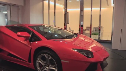 Как се паркира Lamborghini в хола !