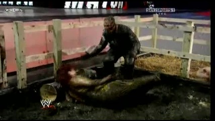 Santina Marella vs Vickie Guerrero Hog Pen Match(смях)