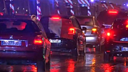 Френски фенове пируват след достигането до полуфинала