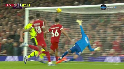Александър- Арнолд разтресе напречната греда на Арсенал