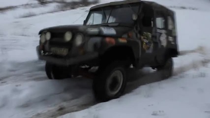 Тежък зимен офроуд в Русия