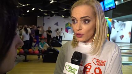 Ива Екимова Участва в Благотворителния Турнир по Боулинг на Holiday Heroes