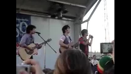 Jonas Brothers - Just Friends (acoustic) 