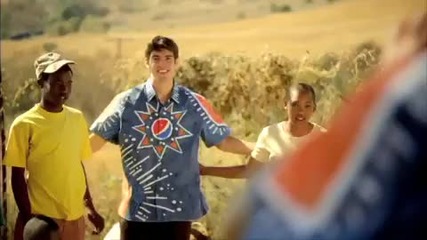 Дрогба се бъзика с Кака - Забавна реклама на Pepsi [world Cup 2010]