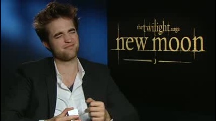 Who would Robert Pattinson like to kiss under the mistletoe? 