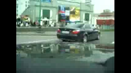 Руски милионер кара като побъркан в Москва 