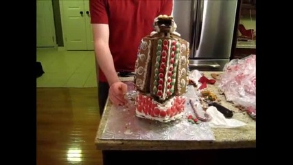 Коледна медена къща се превръща в Тансформър