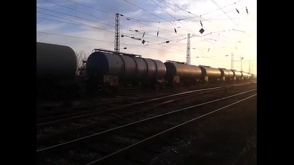 Товарен влак с дизелов локомотив