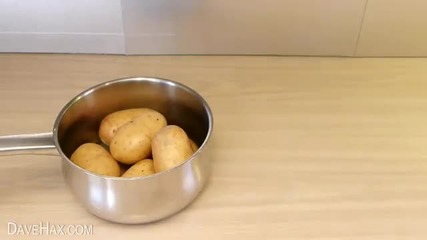 Полезен трик за белене на варени картофи бързо и лесно