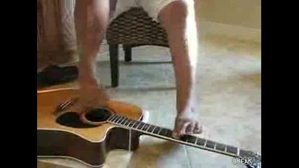 Човек свири невероятно на китара с краката си ( Не е за изпускане ) 