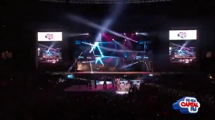 На живо ! Summertime Ball 2012 Джъстин Бийбър пее Boyfriend