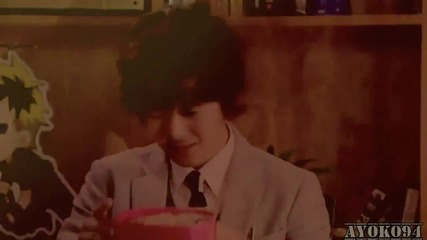 Playful kiss Long shot