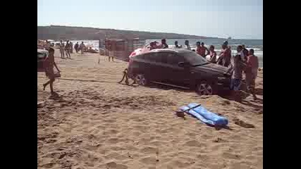 Bmw X6 затъва на плажа