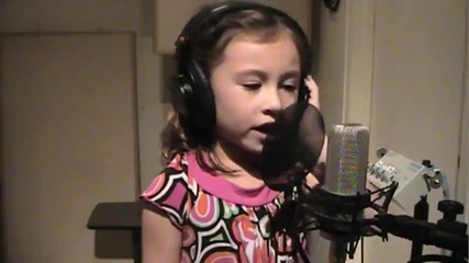 O Holy Night - Incredible child singer 7 yrs old