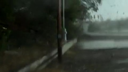 Торнадо разрушава Metra Park 
