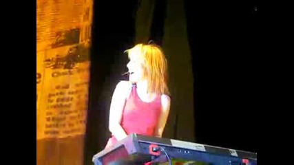 Paramore - Where The Lines Overlap (live video) *hq*