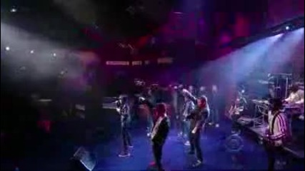 Justin Bieber изпълнява Baby при David Letterman Live 