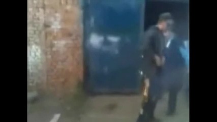 Пиян руснак си играе с огъня