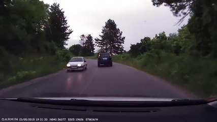 За малко да се целунат