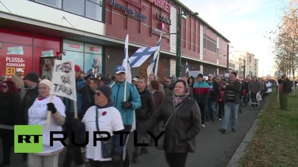 Finland: Anti-refugee protesters rally near Swedish border