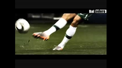 Cristiano ronaldo - Free Kick tutorial Knuckle dipping shot