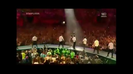 лъснаха прелестите на Inna по време на концерт.. 