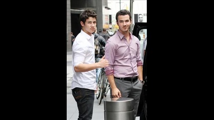 Kevin Jonas и Nick Jonas в Ню Йорк