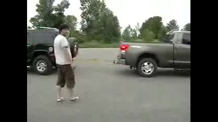 Toyota Tundra vs Hummer H2 