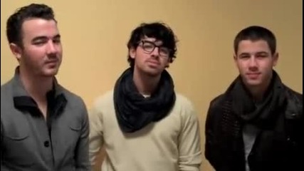 Jonas Brothers ви пожелават Весели Празници :)