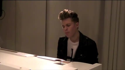 Andreas Wijk изпълнява песента Waiting on the world to change