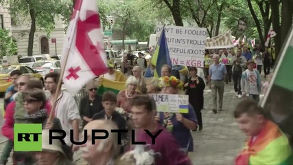 USA: ""Putin is a killer" - anti-Russian protesters hit NYC