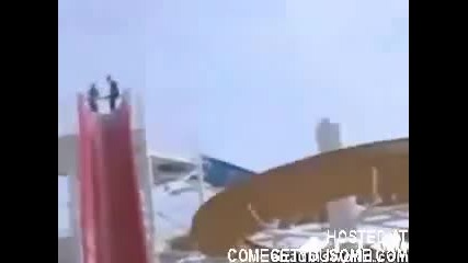 Тотални идиоти се пребиват на пързалка