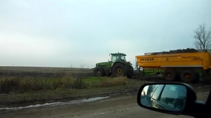 John Deere с ремарке 