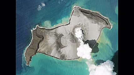 Tonga: Satellite images show Hunga Tonga island before and during eruption *STILLS*