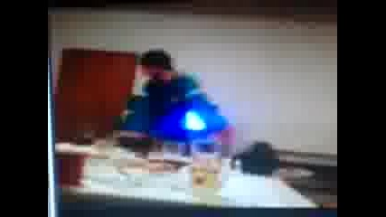 Jorko igrae na stol.banica 