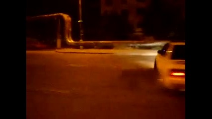 Бмв прави красоти e30 donuts...