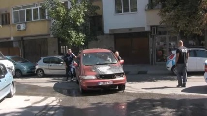 Паркиран автомобил се запали в Пловдив