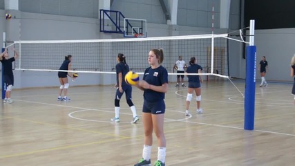 След Варна на път за Унгария и евровизата, волейболистките загряха в София