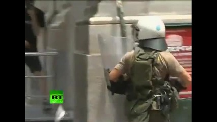 R I O T ! Бесилка, камъни и сълзотворен газ в центъра на Атина !!! *28.06.2011г.*