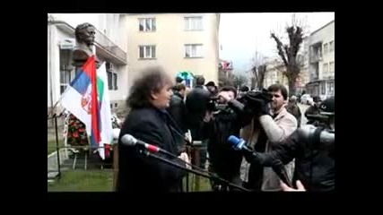 Скандал пред паметника на Левски в Босилеград.avi