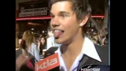 Taylor Lautner rushes out to hug his Fans