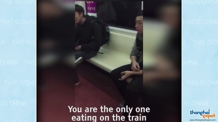 Супергерой преби пътник в метрото заради семки