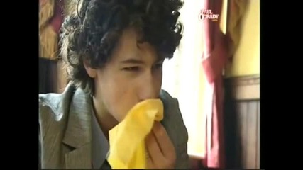 Nick J. is the cutest eater ever :d