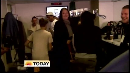 Джъстин пак се лигави..backstage at The Today Show
