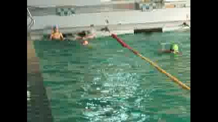 Част От Тренировката По Плуване