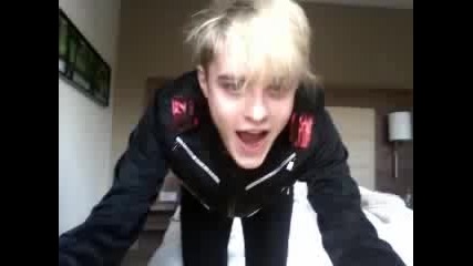 Messing with a cap [ Jedward ]