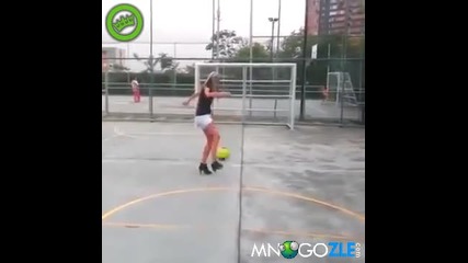 Пиченце играе на 21 по токчета