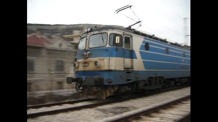 Товарен влак с локомотив 46036